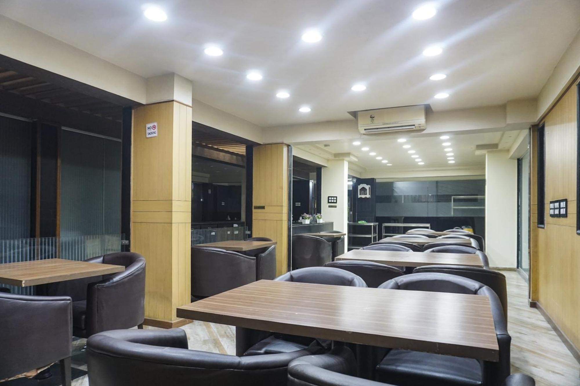 Super Townhouse Oak Sr Hotel Wakad Pune Zewnętrze zdjęcie