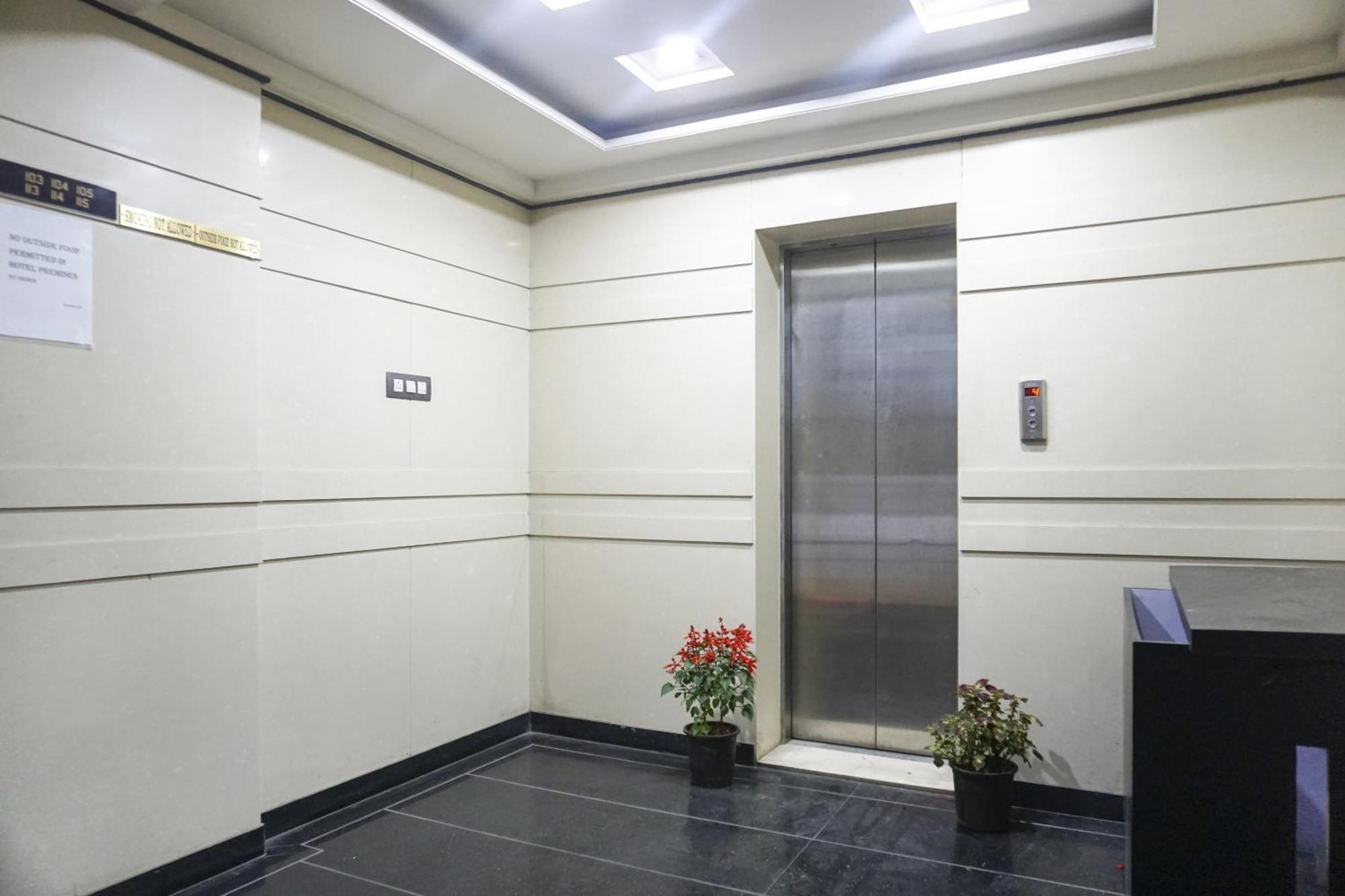 Super Townhouse Oak Sr Hotel Wakad Pune Zewnętrze zdjęcie