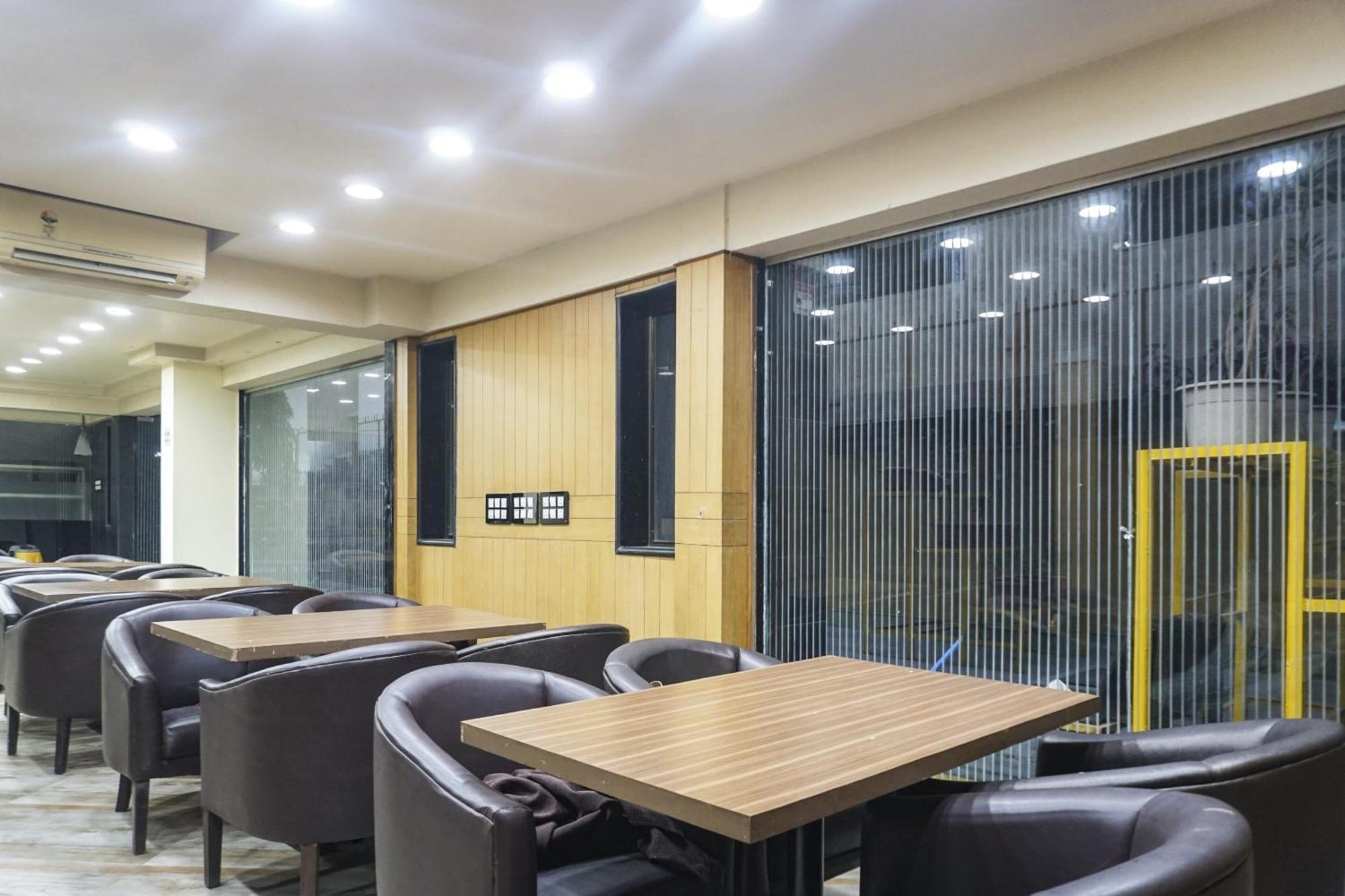 Super Townhouse Oak Sr Hotel Wakad Pune Zewnętrze zdjęcie