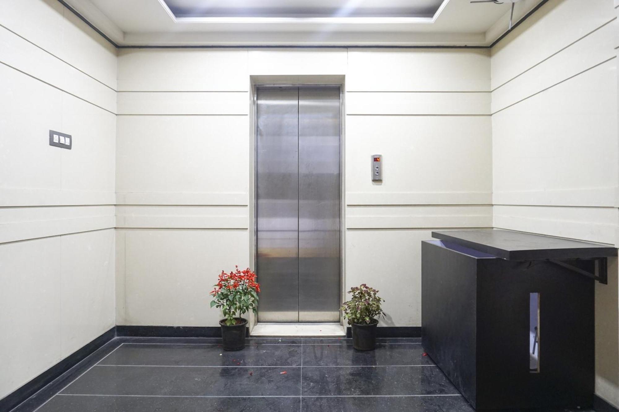 Super Townhouse Oak Sr Hotel Wakad Pune Zewnętrze zdjęcie