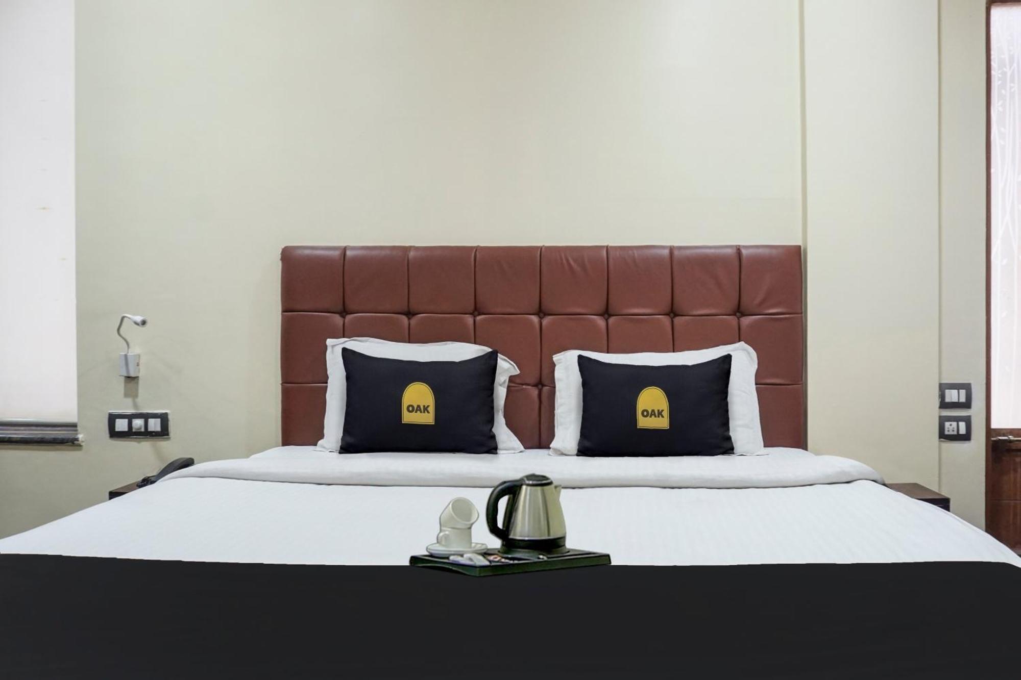 Super Townhouse Oak Sr Hotel Wakad Pune Zewnętrze zdjęcie